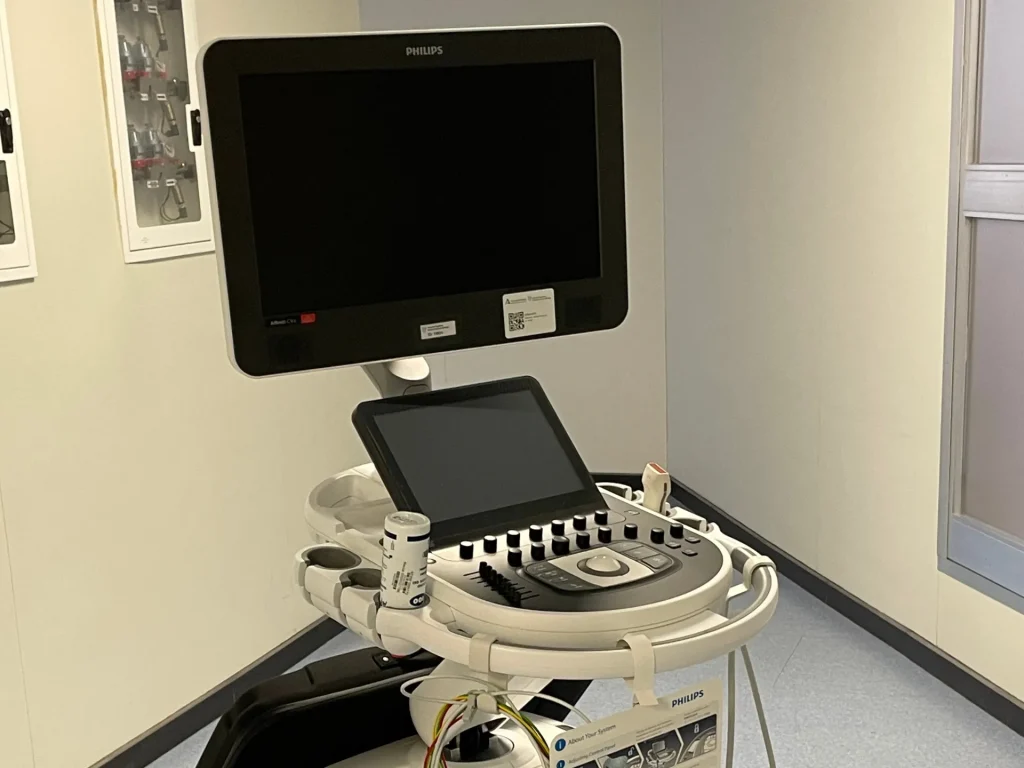 sala-intervencionismo-radiologico-con-monitor